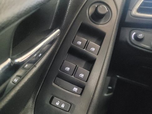 Used 2020 Chevrolet Trax LT w/ LT Convenience Package FWD image 27