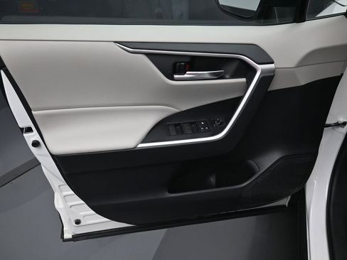 Used 2020 Toyota RAV4 XLE w/ Convenience Package AWD/4WD image 13