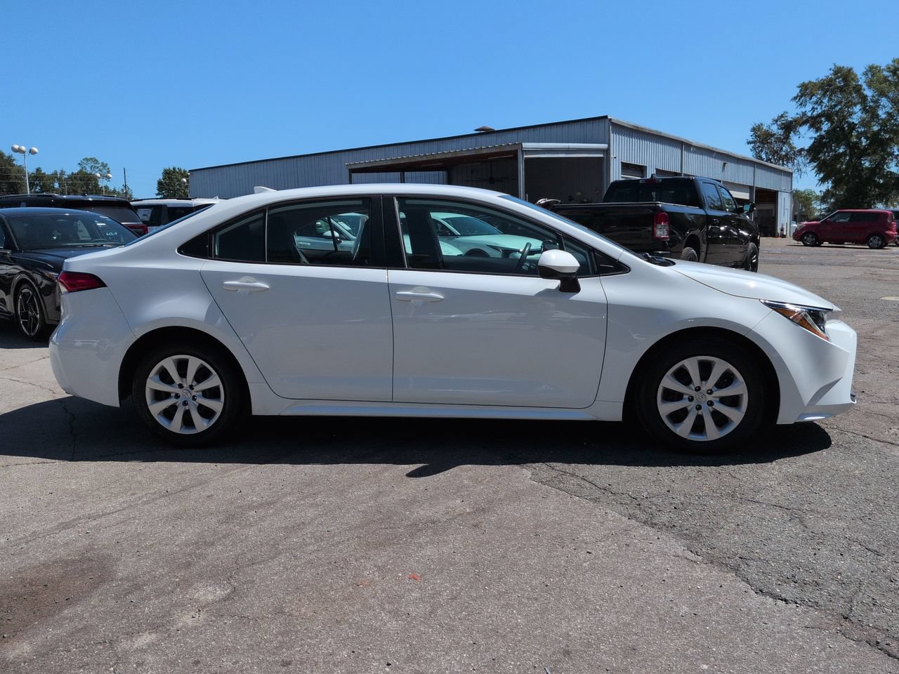 Used 2024 Toyota Corolla LE FWD image 4