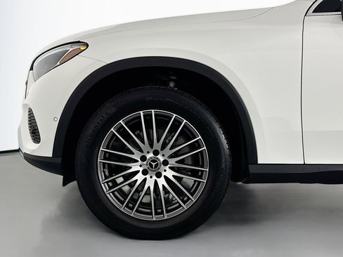 Certified 2025 Mercedes-Benz GLC 300 image 11