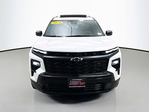 Used 2024 Chevrolet Traverse RS image 2