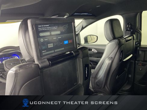 Used 2023 Chrysler Pacifica Touring-L w/ Uconnect Theater Family Group AWD/4WD image 34