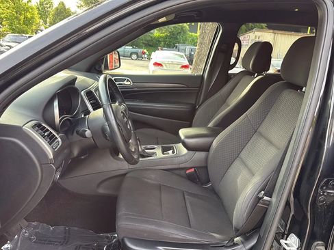 Used 2018 Jeep Grand Cherokee Laredo AWD/4WD image 14