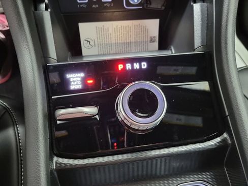 New 2025 Jeep Grand Cherokee L Limited w/ Black Appearance Package AWD/4WD image 19