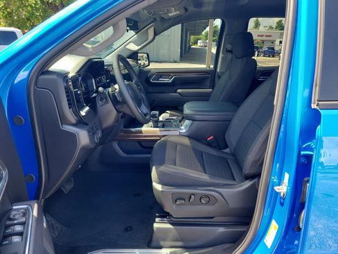 Used 2025 Chevrolet Silverado 1500 RST w/ Convenience Package II RWD image 11