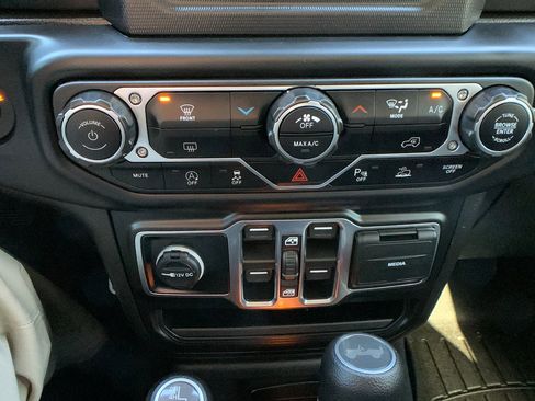 Used 2022 Jeep Wrangler Unlimited Sport AWD/4WD image 18