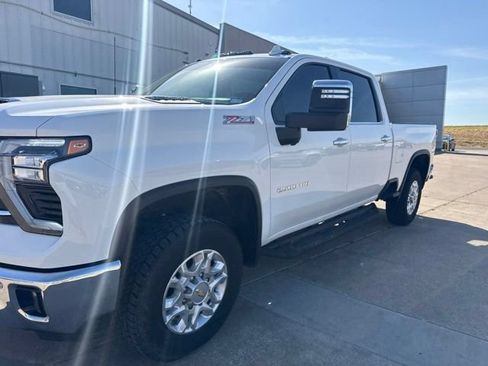 Used 2025 Chevrolet Silverado 2500 LTZ w/ LTZ Convenience Package AWD/4WD image 5