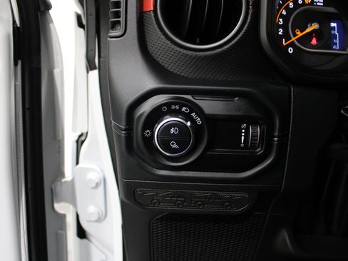 Used 2026 Jeep Gladiator Rubicon AWD/4WD image 9