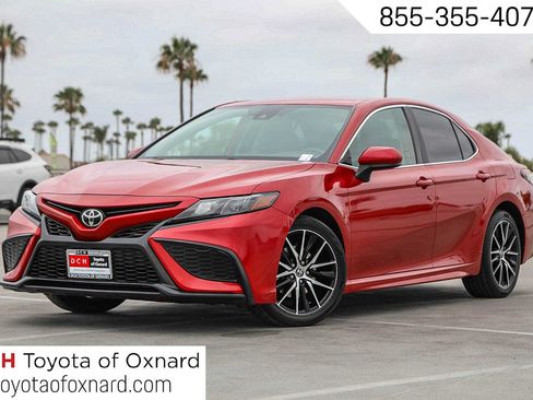 Used 2021 Toyota Camry SE FWD image 1