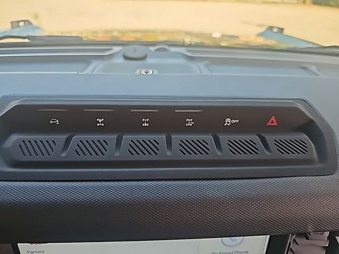 New 2025 Ford Bronco Badlands image 19