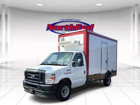 Used 2024 Ford E-350 and Econoline 350 Super Duty w/ Power Windows & Locks Group RWD image 3