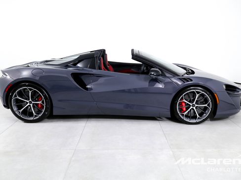Used 2025 McLaren Artura Spider image 11