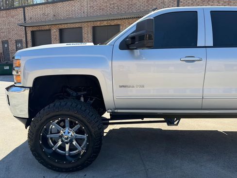 Used 2019 Chevrolet Silverado 2500 LT w/ LT Convenience Package image 4