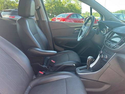 Used 2019 Chevrolet Trax LT w/ LT Convenience Package AWD/4WD image 23