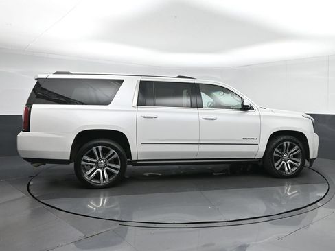 Used 2019 GMC Yukon XL Denali w/ Denali Ultimate Package AWD/4WD image 8