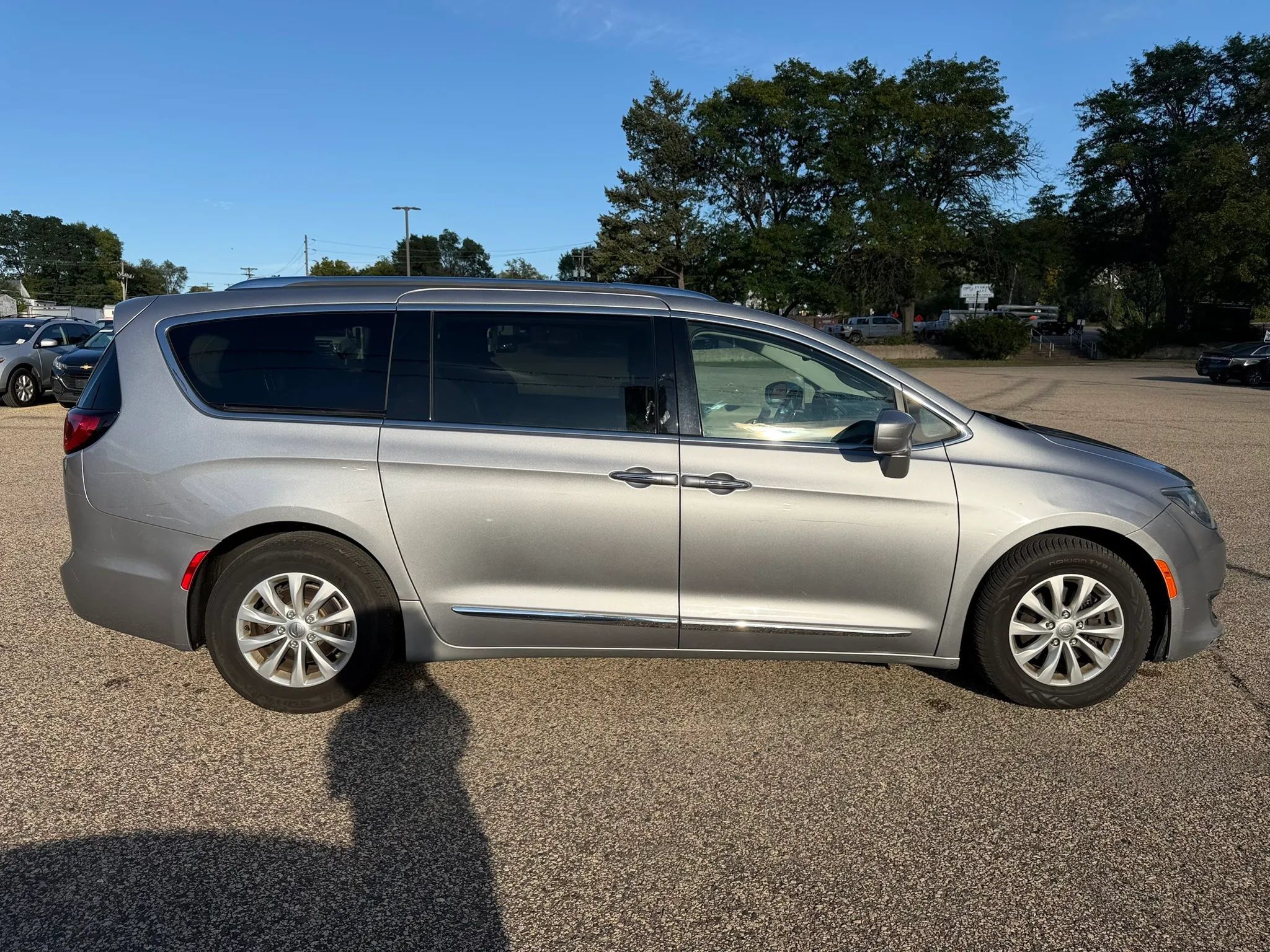 Used 2019 Chrysler Pacifica Touring-L FWD image 7