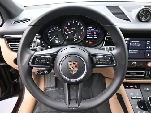 Certified 2025 Porsche Macan AWD/4WD image 19