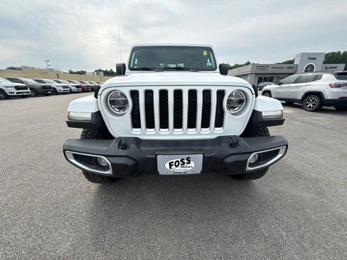 Certified 2022 Jeep Gladiator Overland w/ LED Lighting Group AWD/4WD image 8