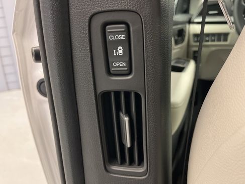 Used 2025 Honda Odyssey EX-L image 31