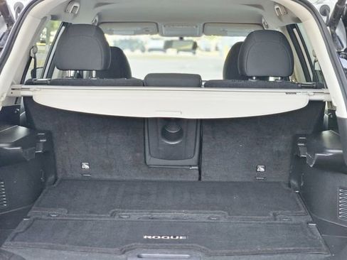 Used 2017 Nissan Rogue SV w/ SV Premium Package FWD image 29