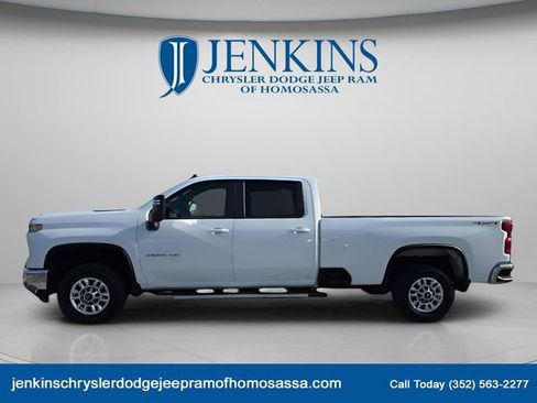 Used 2025 Chevrolet Silverado 2500 LT w/ Convenience Package image 4