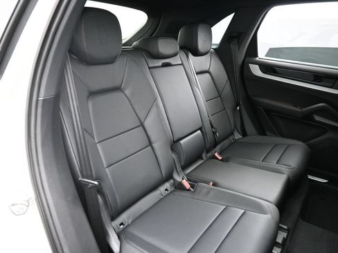 Certified 2026 Porsche Cayenne E-Hybrid AWD/4WD image 28