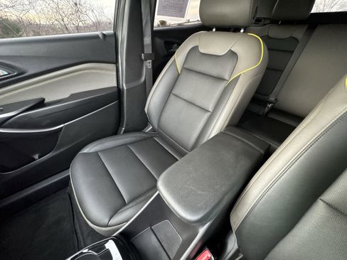 Used 2025 Chevrolet Trax ACTIV w/ Sunroof Package image 20