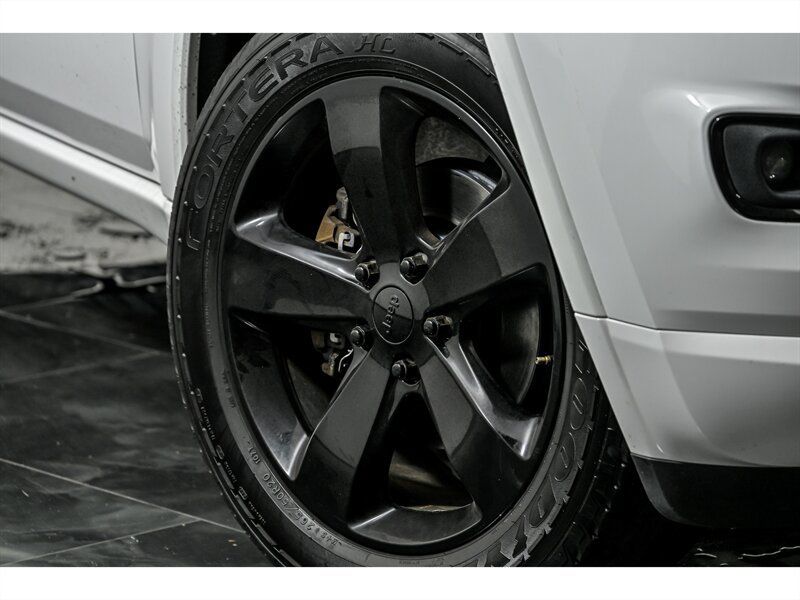 Used 2015 Jeep Grand Cherokee Altitude AWD/4WD image 3