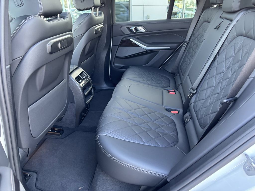 Used 2026 BMW X5 xDrive40i AWD/4WD image 25