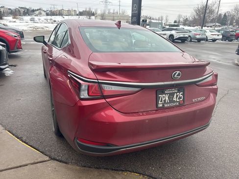 Used 2025 Lexus ES 300h w/ Premium Package image 22