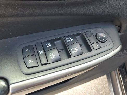 Used 2019 Jeep Cherokee Latitude Plus AWD/4WD image 9