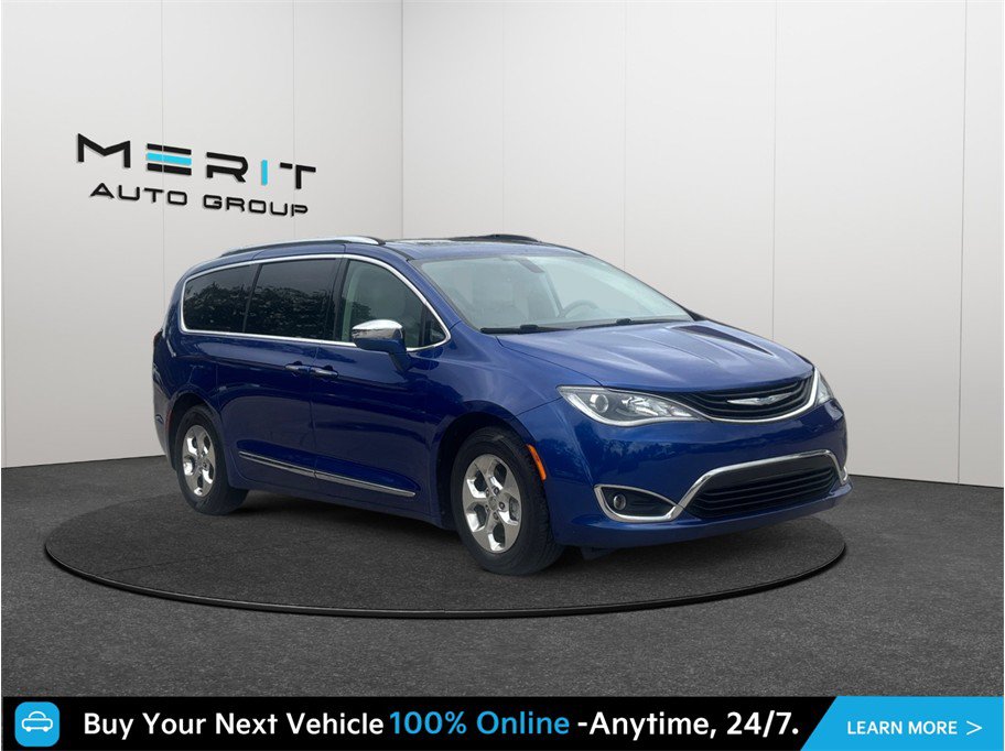 Used 2018 Chrysler Pacifica Limited FWD image 1