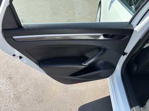 Used 2017 Volkswagen Passat 1.8T SE FWD image 18