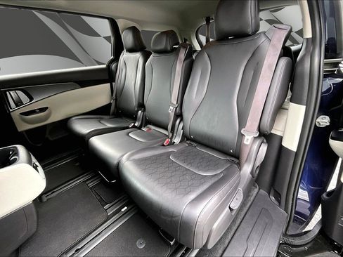 Used 2024 Kia Carnival LX FWD image 26