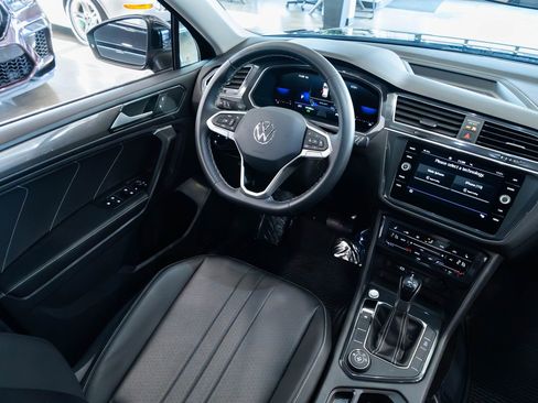 Used 2023 Volkswagen Tiguan SE image 10