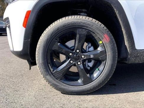 New 2026 Jeep Grand Cherokee Limited AWD/4WD image 40