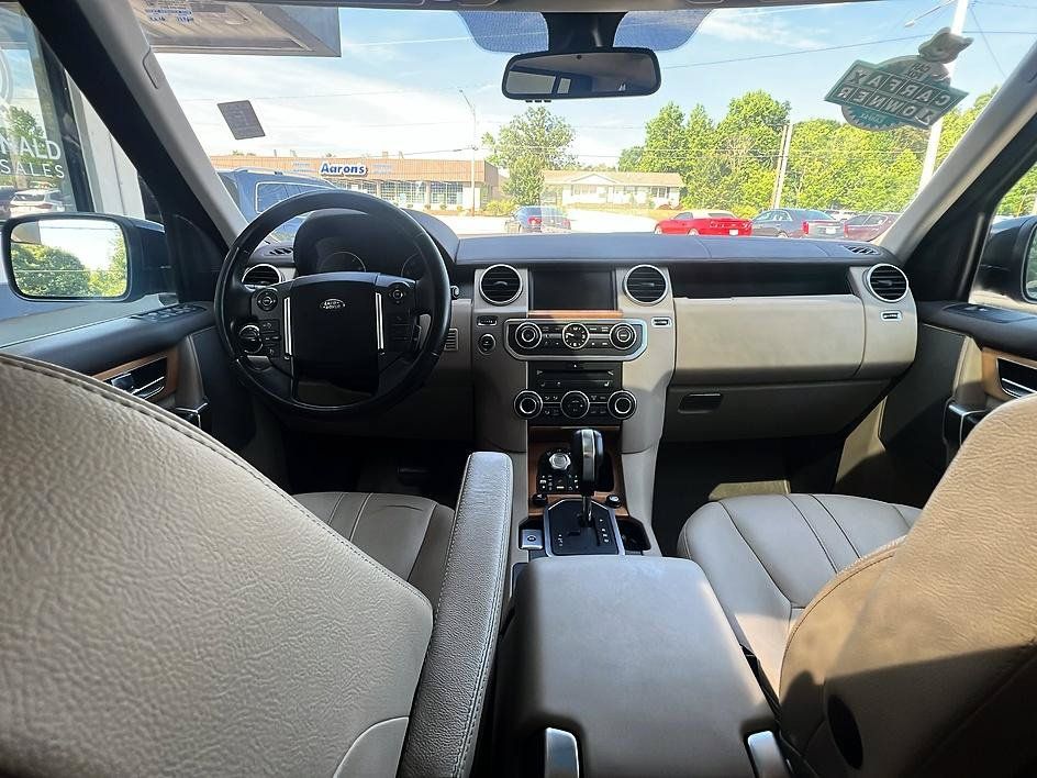 Used 2011 Land Rover LR4 HSE AWD/4WD image 30