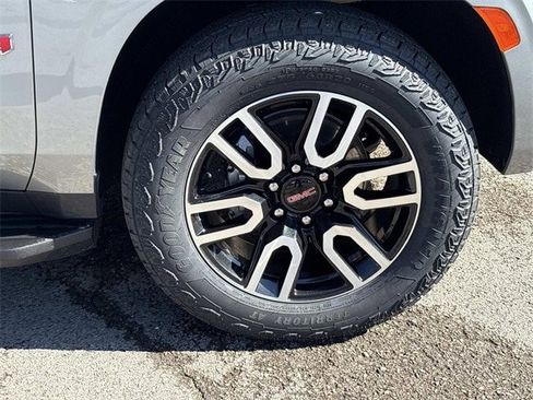 Used 2024 GMC Yukon AT4 w/ Technology Package image 9