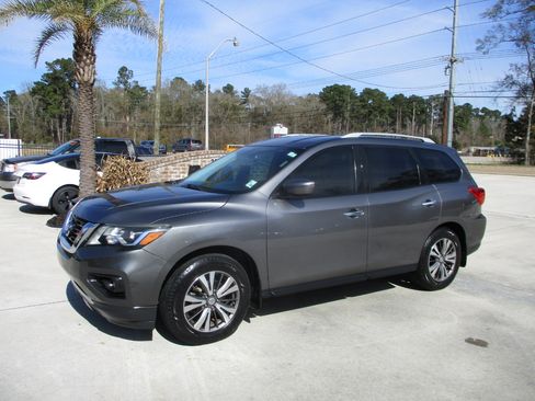 Used 2017 Nissan Pathfinder SV w/ Cargo Package image 18