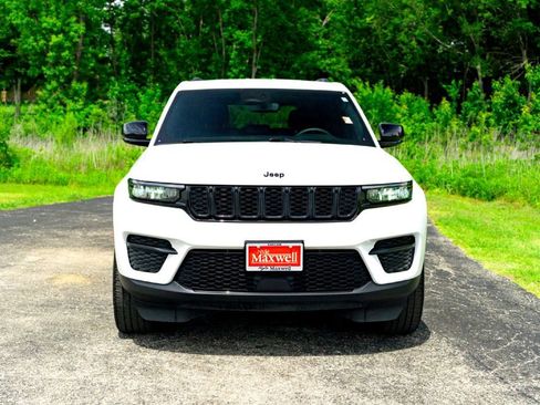 Used 2023 Jeep Grand Cherokee Altitude AWD/4WD image 5