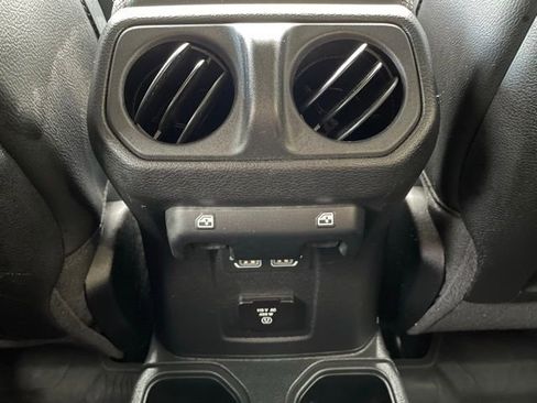 Used 2022 Jeep Gladiator Rubicon w/ LED Lighting Group AWD/4WD image 27