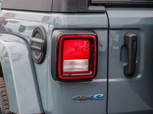 Used 2024 Jeep Wrangler Unlimited AWD/4WD image 7