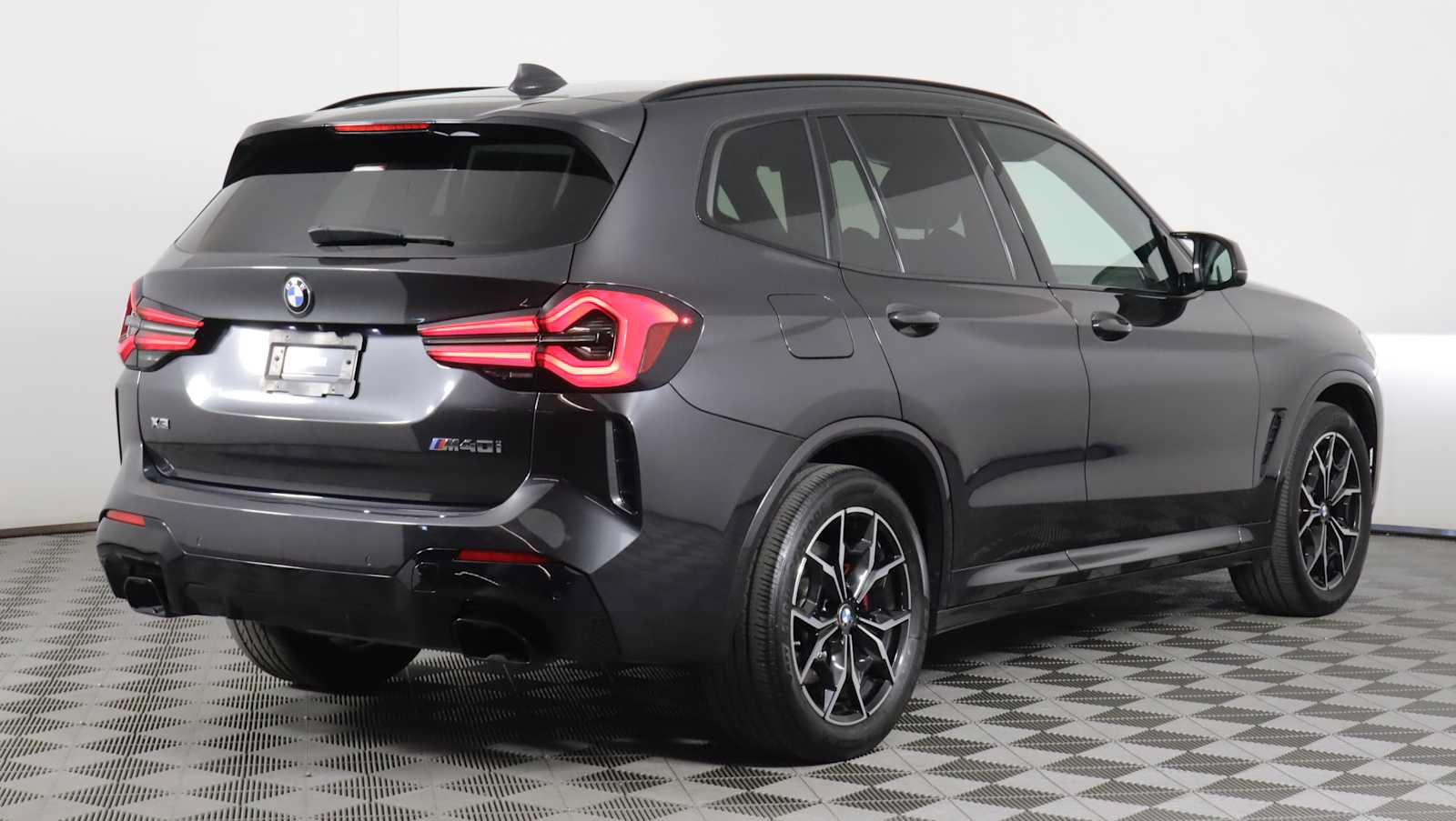 Used 2024 BMW X3 M40i w/ Shadowloine Package AWD/4WD image 6