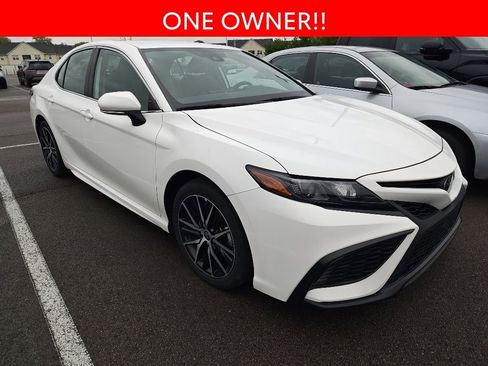 Used 2024 Toyota Camry SE AWD/4WD image 3