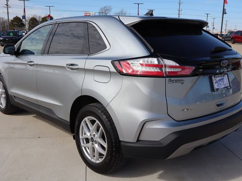 Used 2024 Ford Edge SEL w/ Convenience Package image 7