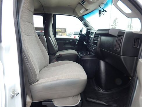 Used 2017 Chevrolet Express 3500 LT w/ LT Preferred Equipment Group image 10