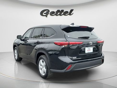 Used 2023 Toyota Highlander LE image 6