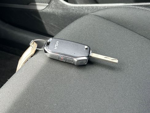 Used 2025 Kia Sportage LX FWD image 21