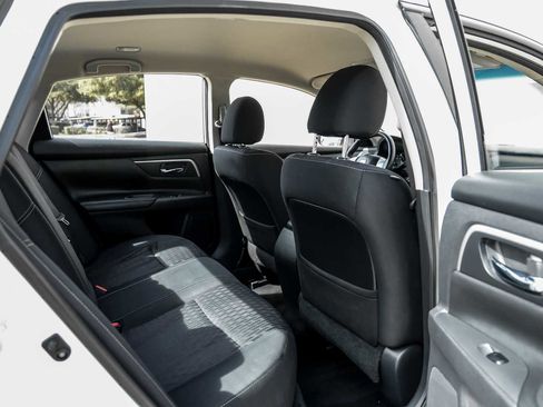 Used 2018 Nissan Altima 2.5 SV image 34