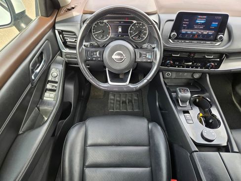 Used 2023 Nissan Rogue SV w/ SV Premium Package AWD/4WD image 16